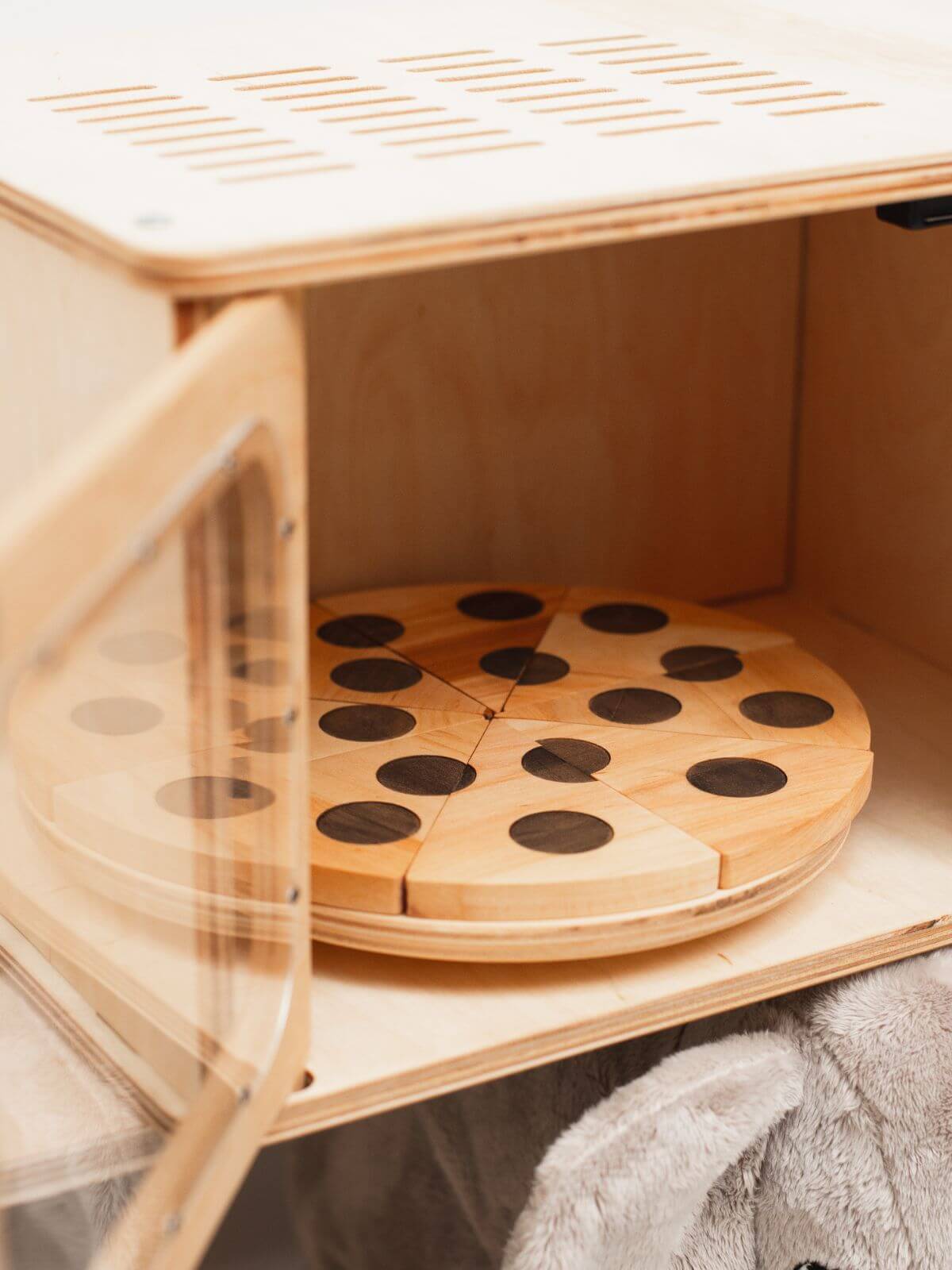 toy wooden pizza